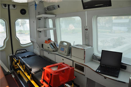 建始县救护车内部